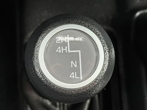 Used 2025 Jeep Wrangler Sport AWD/4WD image 33