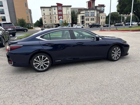 Used 2020 Lexus ES 300h w/ Premium Package FWD image 6