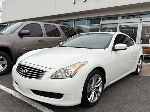 Used 2009 INFINITI G37 Journey w/ Premium Pkg image 3