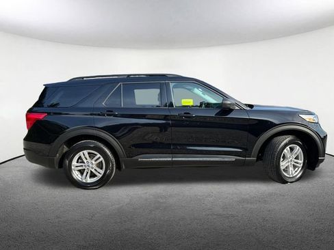 Used 2023 Ford Explorer XLT AWD/4WD image 18