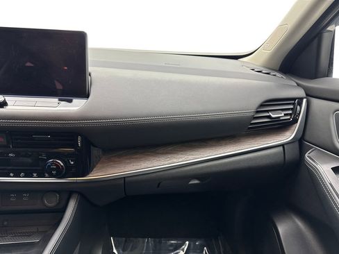 Used 2025 Nissan Rogue Platinum w/ Tech Package image 45