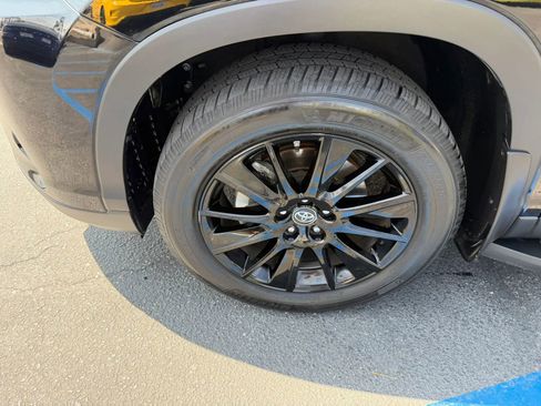 Used 2019 Toyota Highlander SE image 5