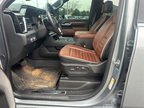 Used 2024 GMC Sierra 2500 Denali Ultimate image 3