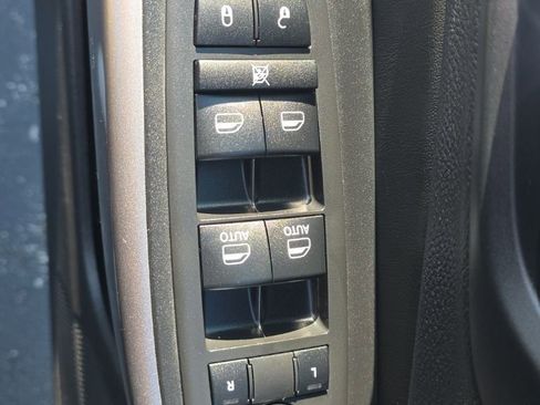 Used 2019 Jeep Cherokee Limited w/ Technology Group AWD/4WD image 22