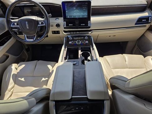 Used 2019 Lincoln Navigator Reserve image 17