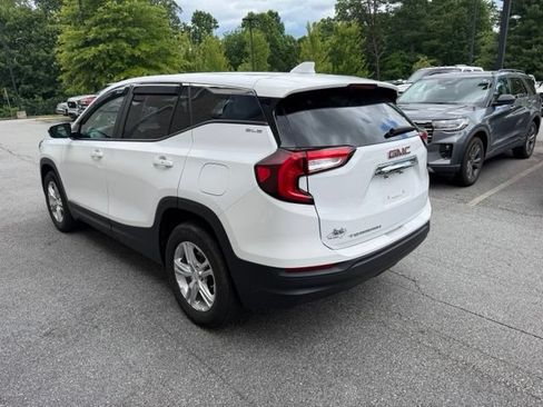 Used 2024 GMC Terrain SLE FWD image 3