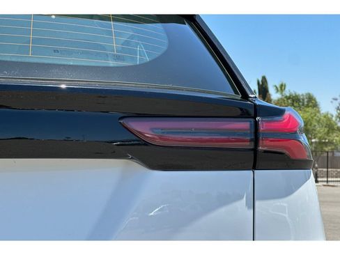 Used 2023 Chevrolet Bolt EUV LT w/ Convenience Package FWD image 51