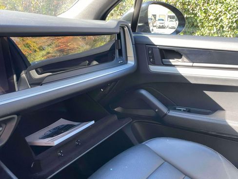 Used 2024 Porsche Cayenne Base image 32