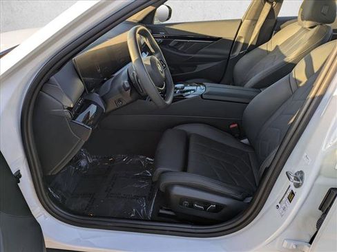 Used 2024 BMW 530i w/ Convenience Package image 17