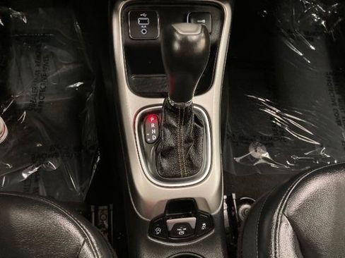 Used 2017 Jeep Compass Latitude w/ Cold Weather Group FWD image 24