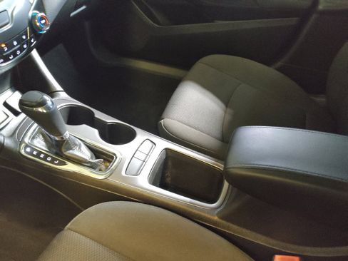 Used 2018 Chevrolet Cruze LT w/ Convenience Package FWD image 26