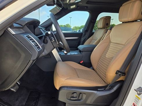 Used 2024 Land Rover Discovery Dynamic SE image 17