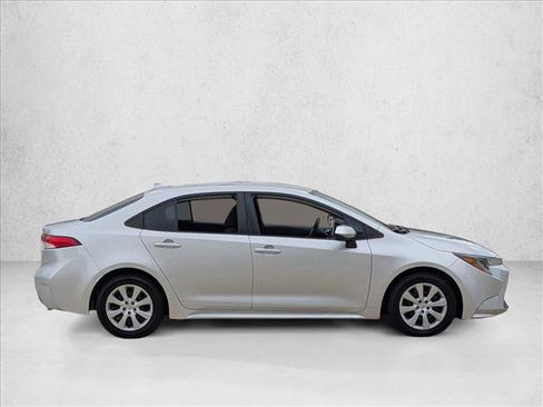 Used 2021 Toyota Corolla LE FWD image 4