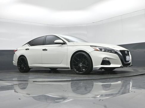 Used 2020 Nissan Altima 2.0 Platinum FWD image 53