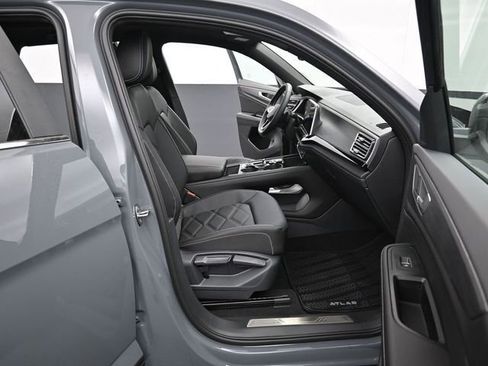 New 2026 Volkswagen Atlas Cross Sport SE image 14