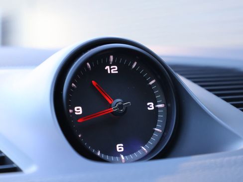 Certified 2023 Porsche Cayenne Platinum Edition image 22