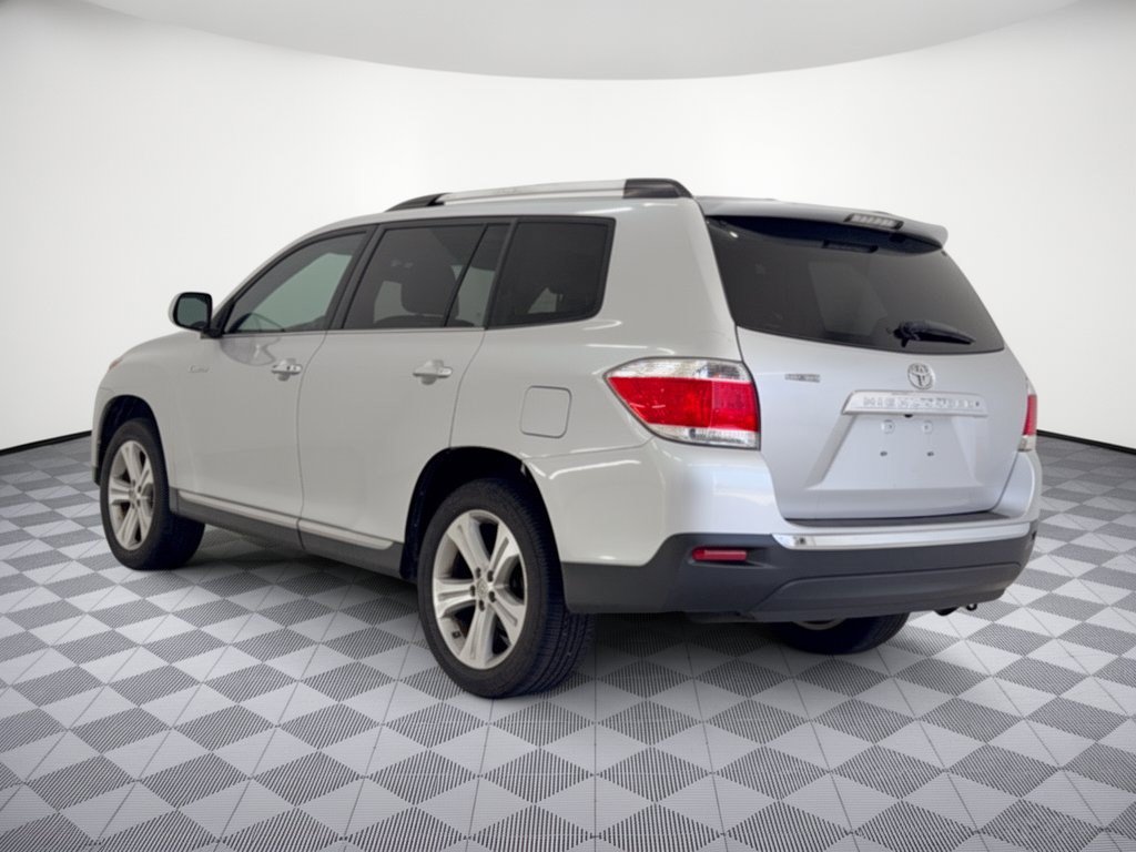 Used 2011 Toyota Highlander Limited w/ Tow Pkg FWD image 3