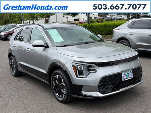 Used 2023 Kia Niro Wind w/ Wind Preserve Package FWD image 1