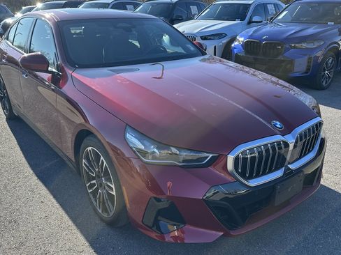 Used 2024 BMW 540i xDrive 540i xDrive w/ Premium Package image 2