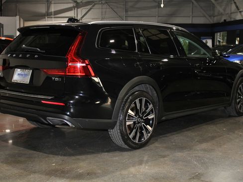 Used 2021 Volvo V60 T5 Cross Country w/ Climate Package image 11