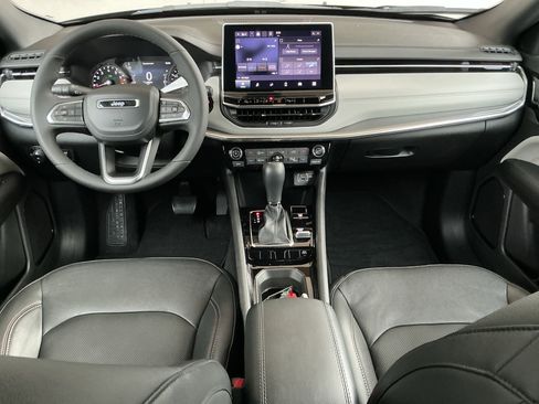 Used 2023 Jeep Compass Limited image 4