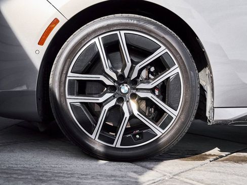 Used 2024 BMW 760i xDrive image 3