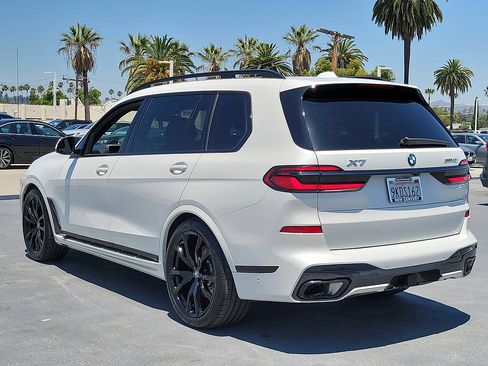 Used 2024 BMW X7 xDrive40i w/ M Sport Package AWD/4WD image 2