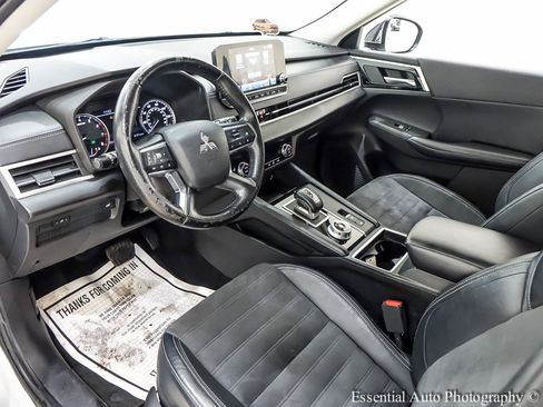 Used 2023 Mitsubishi Outlander SE FWD image 14