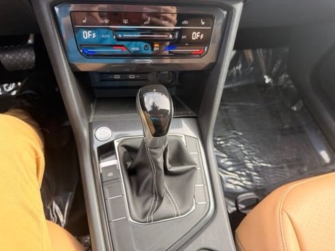 Certified 2022 Volkswagen Tiguan SE FWD image 24