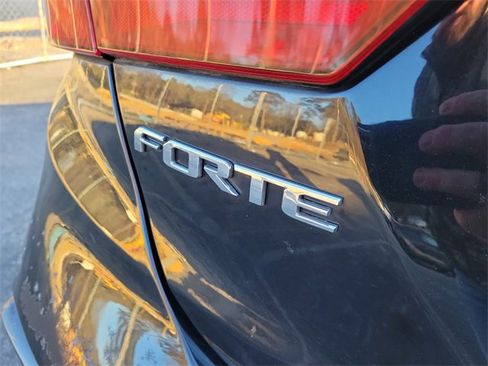 Certified 2019 Kia Forte LXS image 7