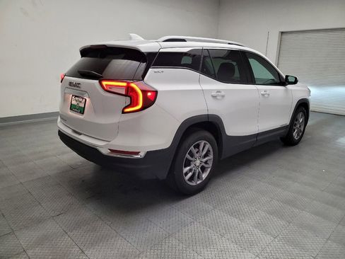 Used 2024 GMC Terrain SLT image 9