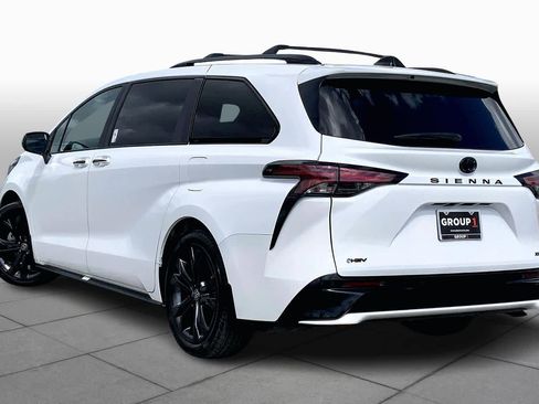 Used 2025 Toyota Sienna XSE w/ XSE Plus Package image 12