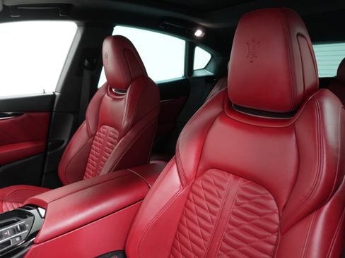 Used 2021 Maserati Levante GranSport image 11