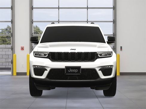 New 2025 Jeep Grand Cherokee Limited w/ Black Appearance Package image 9