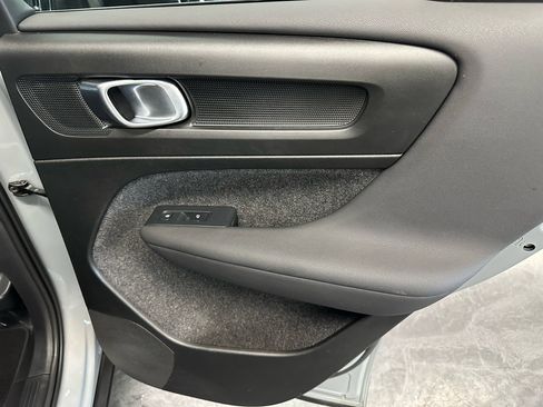 Used 2025 Volvo XC40 B5 Core image 13