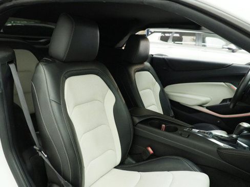 Used 2016 Chevrolet Camaro LT RWD image 31