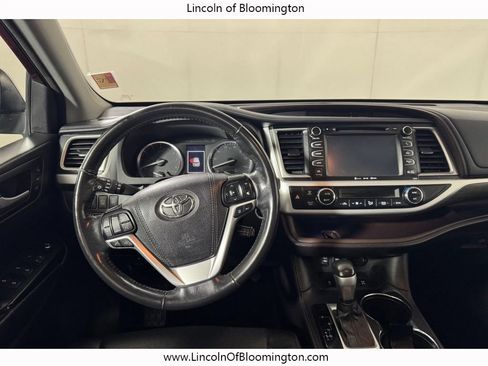 Used 2018 Toyota Highlander Limited Platinum AWD/4WD image 18