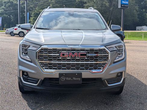 Used 2024 GMC Terrain SLT AWD/4WD image 8