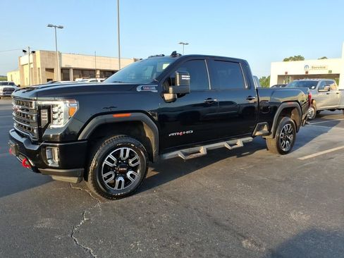 Used 2022 GMC Sierra 2500 AT4 w/ AT4 Premium Plus Package AWD/4WD image 3