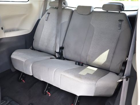 Used 2022 Toyota Sienna LE FWD image 24