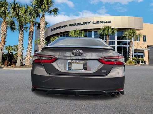 Used 2022 Toyota Camry SE FWD image 6