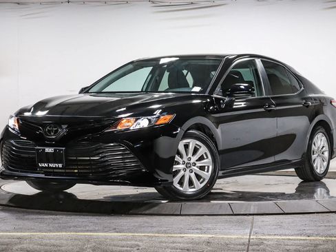 Used 2020 Toyota Camry LE FWD image 1