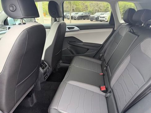 New 2026 Volkswagen Taos SE FWD image 7
