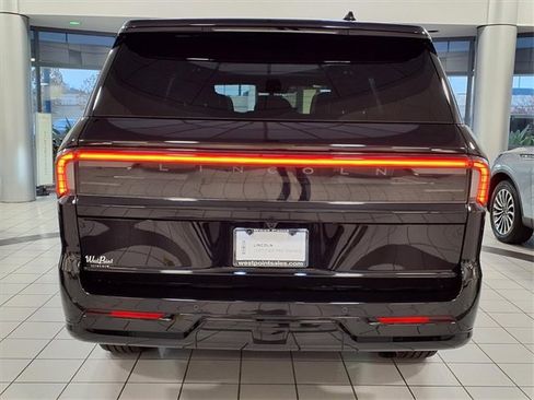 Certified 2025 Lincoln Navigator Reserve w/ Jet Appearance Package image 23