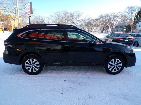 Used 2020 Subaru Outback Premium image 3