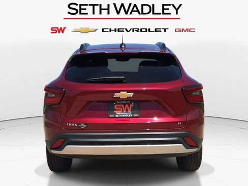 Used 2025 Chevrolet Trax LT w/ LT Convenience Package image 7