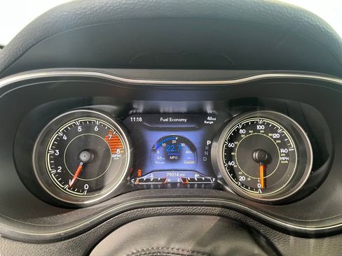 Used 2022 Jeep Cherokee Limited image 21