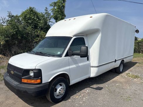Used 2014 Chevrolet Express 3500 Extended RWD image 4