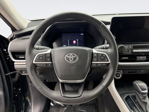 Used 2024 Toyota Grand Highlander AWD image 12