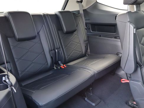 New 2026 Volkswagen Atlas SE image 32